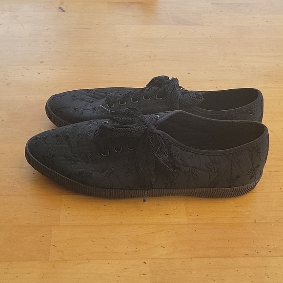 Black Ariv size 9 shoes - Picture 2 of 3